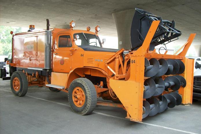 http://www.badgoat.net/Old Snow Plow Equipment/Trucks/FWD Trucks/Sacramento FWD/GW695H4625.jpg